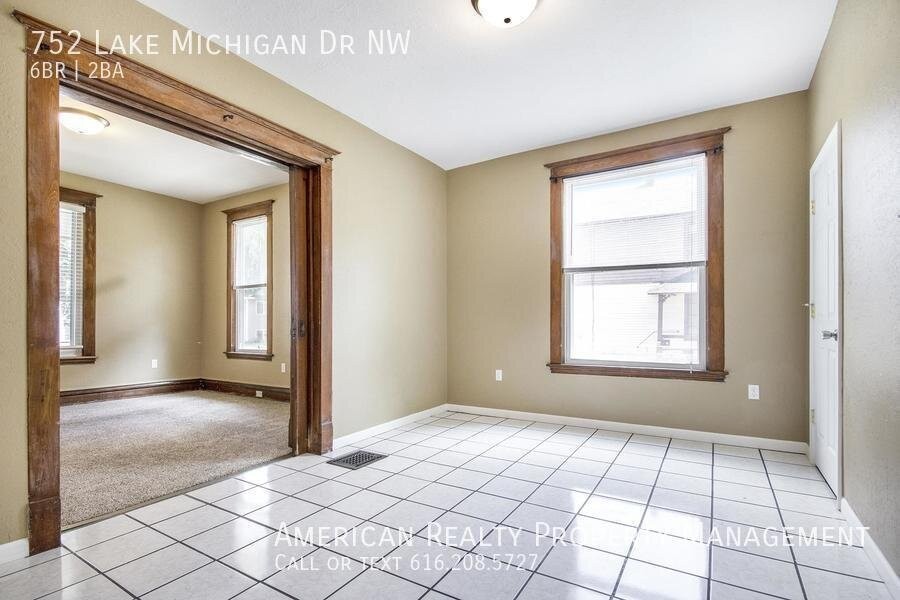 752 Lake Michigan Dr Nw - Photo 6 of 20