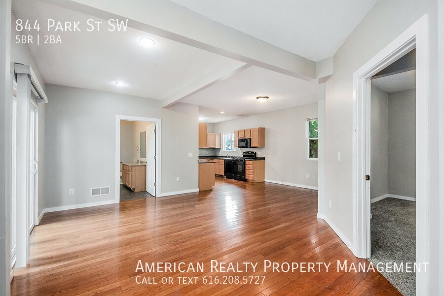 844 Park St Sw - Photo 2 of 18