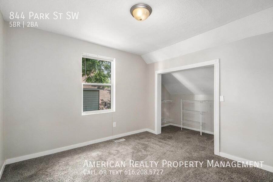 844 Park St Sw - Photo 6 of 18