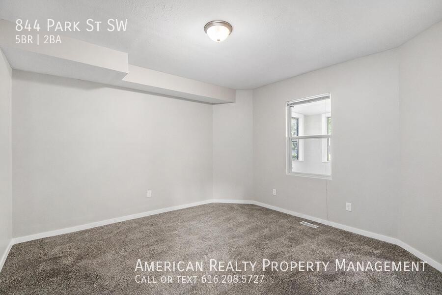 844 Park St Sw - Photo 7 of 18