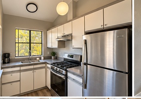 2101 Johnson Ave #1 - Photo 3 of 13