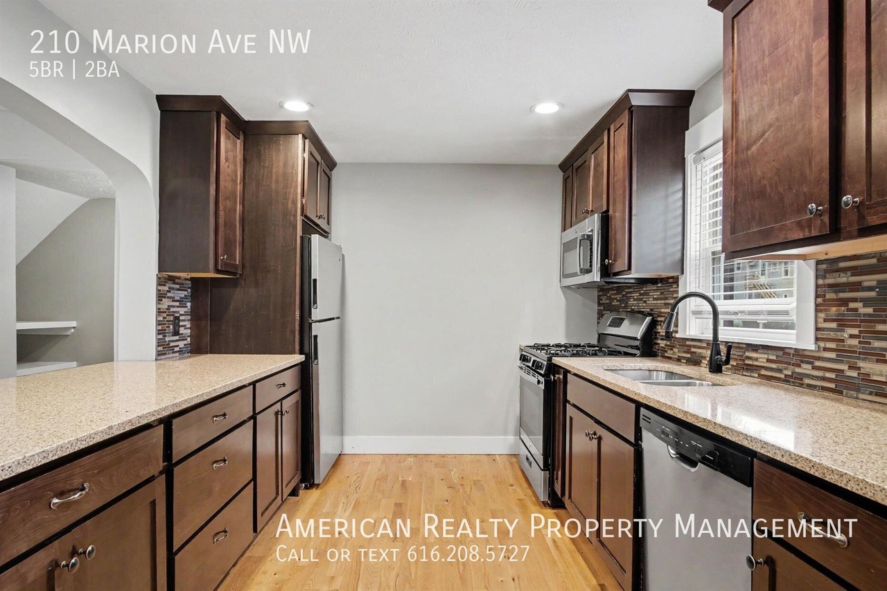 210 Marion Ave Nw - Photo 4 of 17