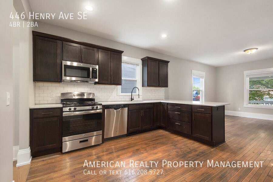 446 Henry Ave Se - Photo 4 of 19