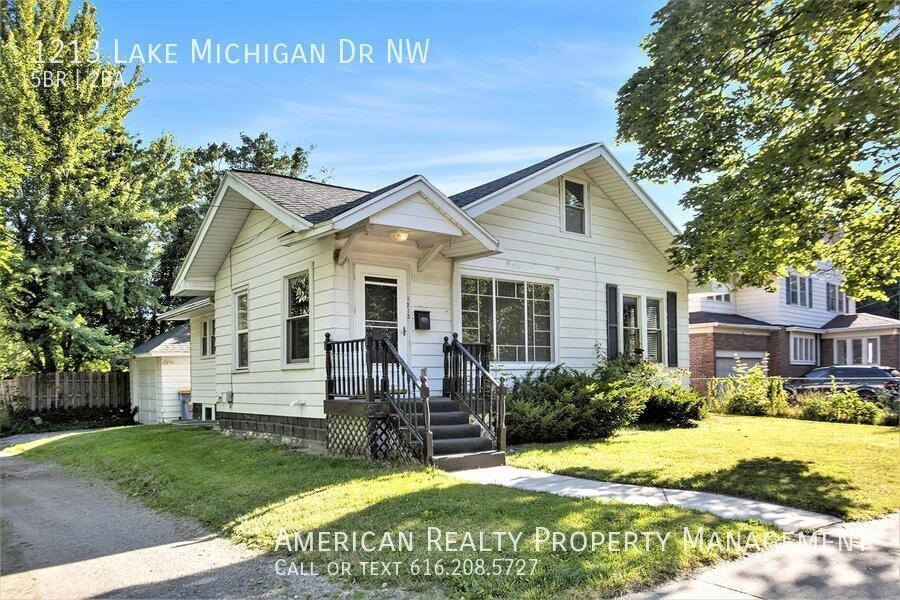 1213 Lake Michigan Dr Nw