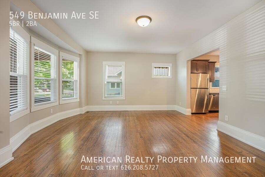 549 Benjamin Ave Se - Photo 2 of 18