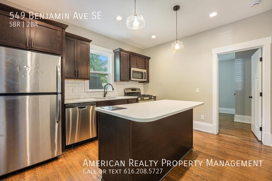 549 Benjamin Ave Se - Photo 5 of 18