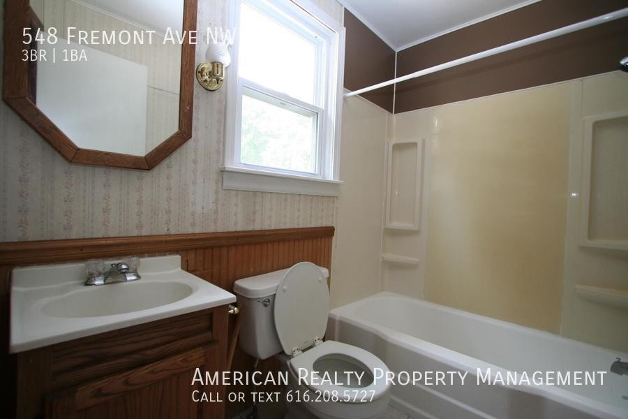 548 Fremont Ave Nw - Photo 7 of 9