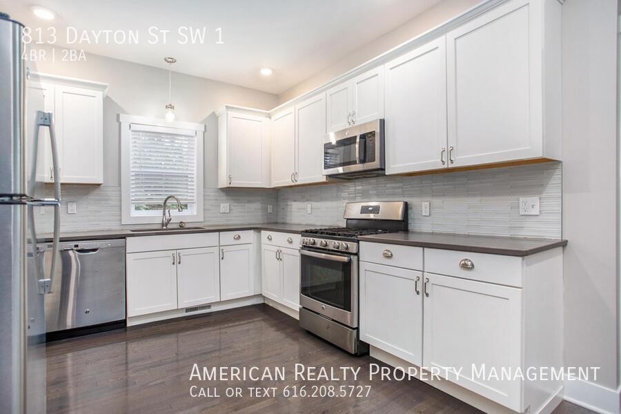 813 Dayton St Sw - Photo 4 of 15