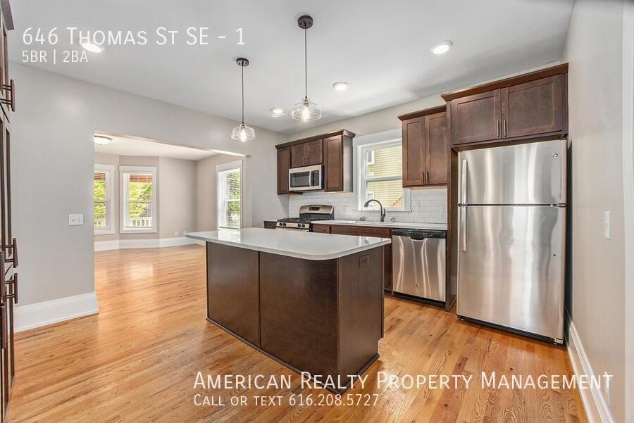 646 Thomas St Se #1 - Photo 5 of 17