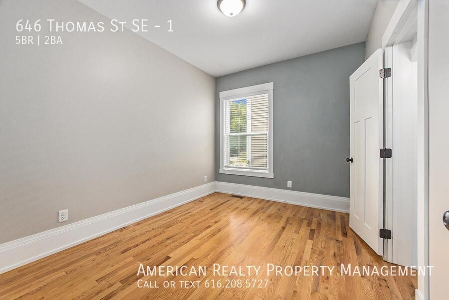 646 Thomas St Se #1 - Photo 7 of 17