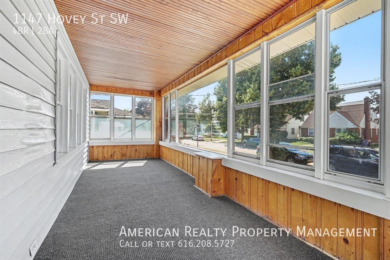 1147 Hovey St Sw - Photo 2 of 18