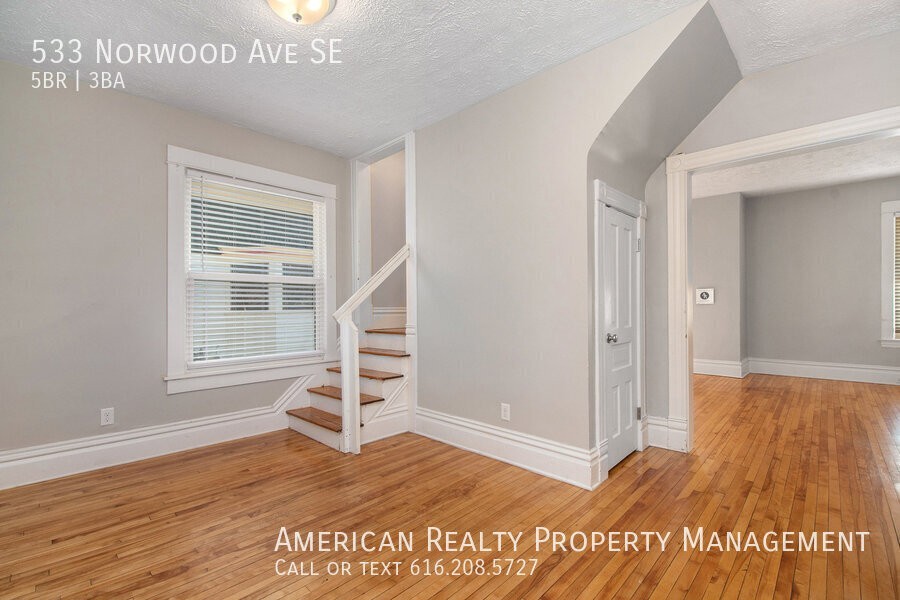 533 Norwood Ave Se - Photo 2 of 20