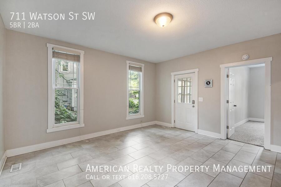 711 Watson St Sw - Photo 2 of 22