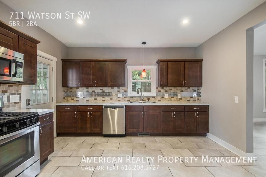 711 Watson St Sw - Photo 4 of 22