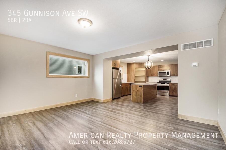 345 Gunnison Ave Sw - Photo 2 of 19