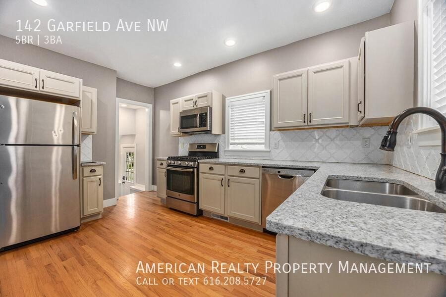 142 Garfield Ave Nw - Photo 4 of 20