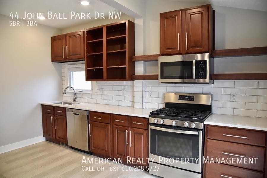 44 John Ball Park Dr Nw - Photo 7 of 32