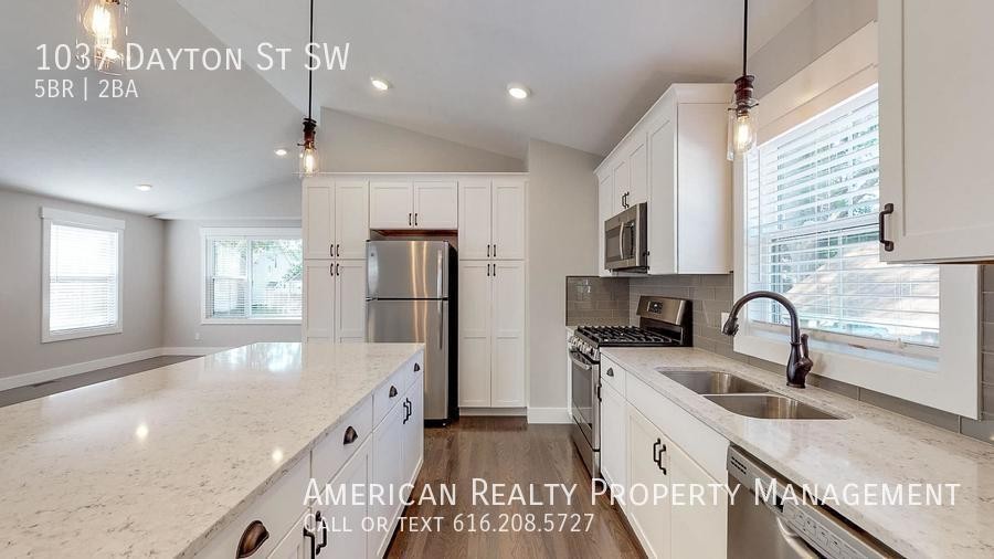 1037 Dayton St Sw - Photo 2 of 19