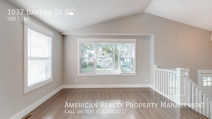 1037 Dayton St Sw - Photo 5 of 19