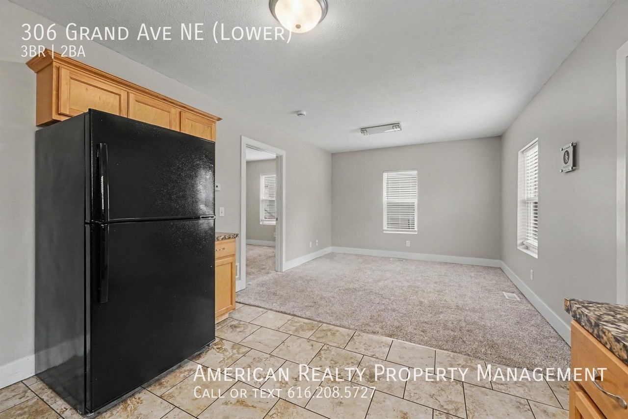 306 Grand Ave Ne - Photo 5 of 14