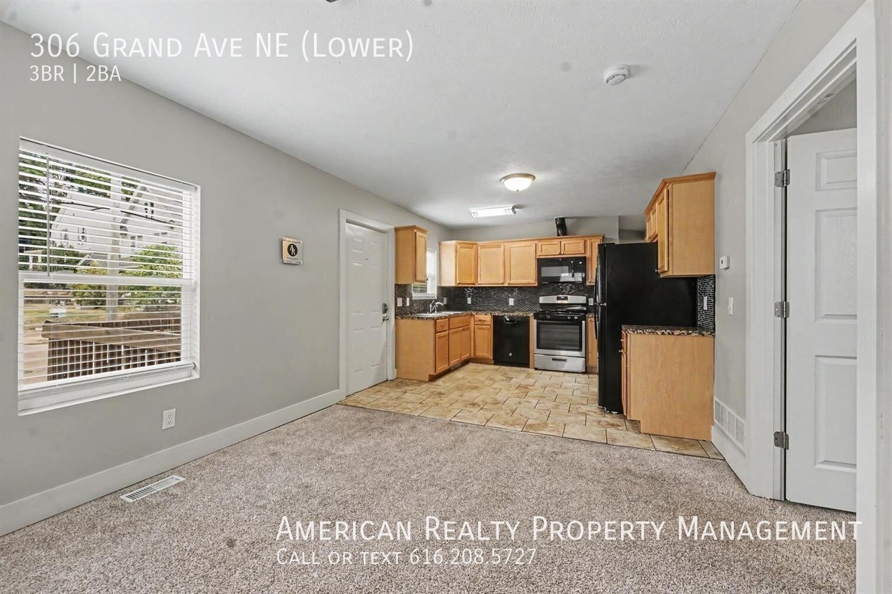 306 Grand Ave Ne - Photo 6 of 14