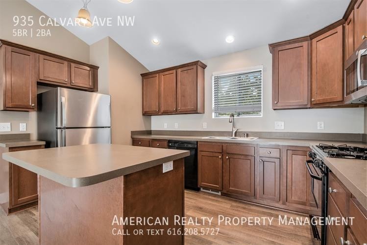 935 Calvary Ave Nw - Photo 5 of 19