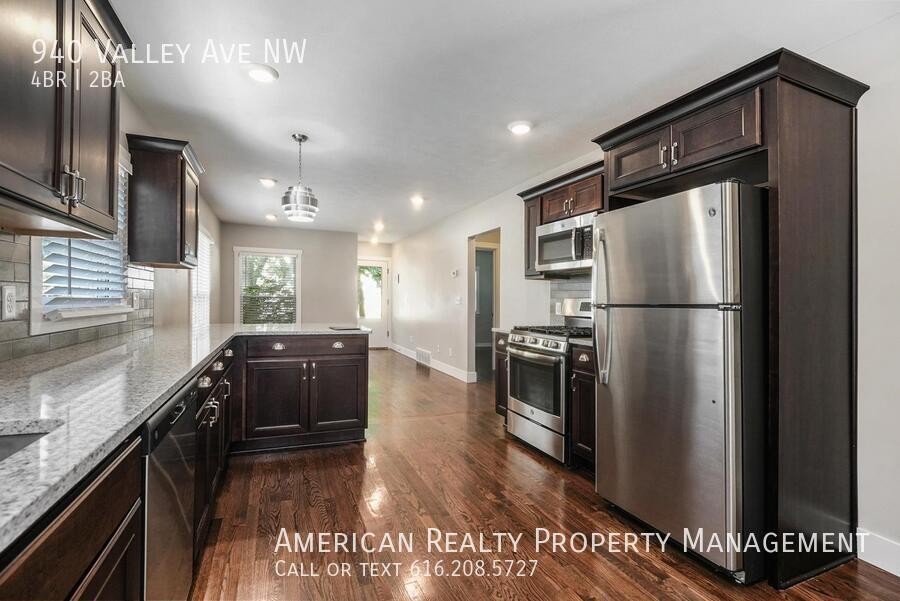 940 Valley Ave Nw - Photo 2 of 17