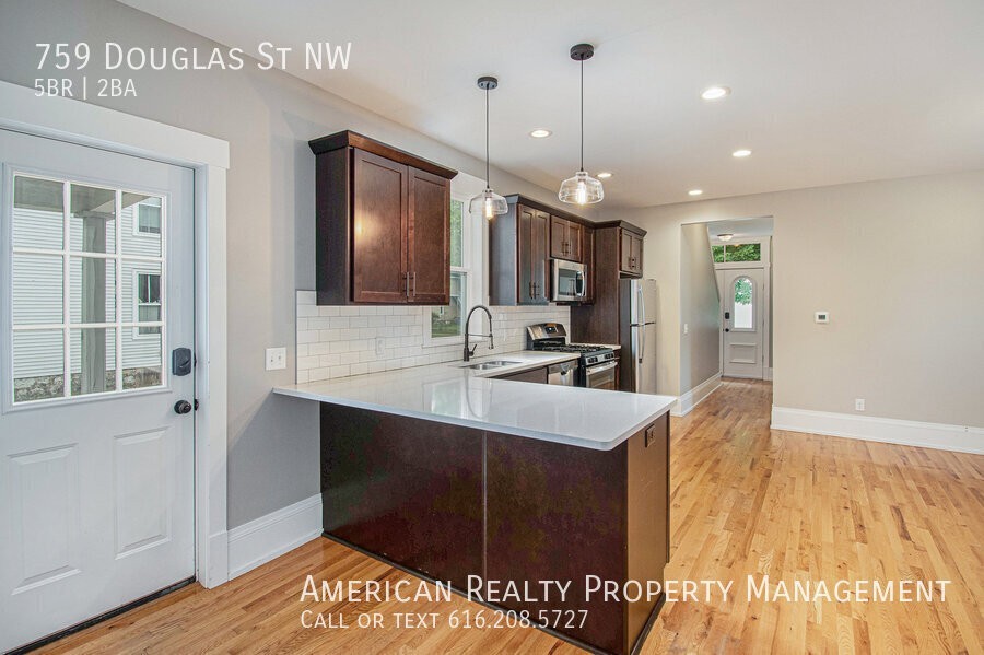 759 Douglas St Nw - Photo 2 of 18