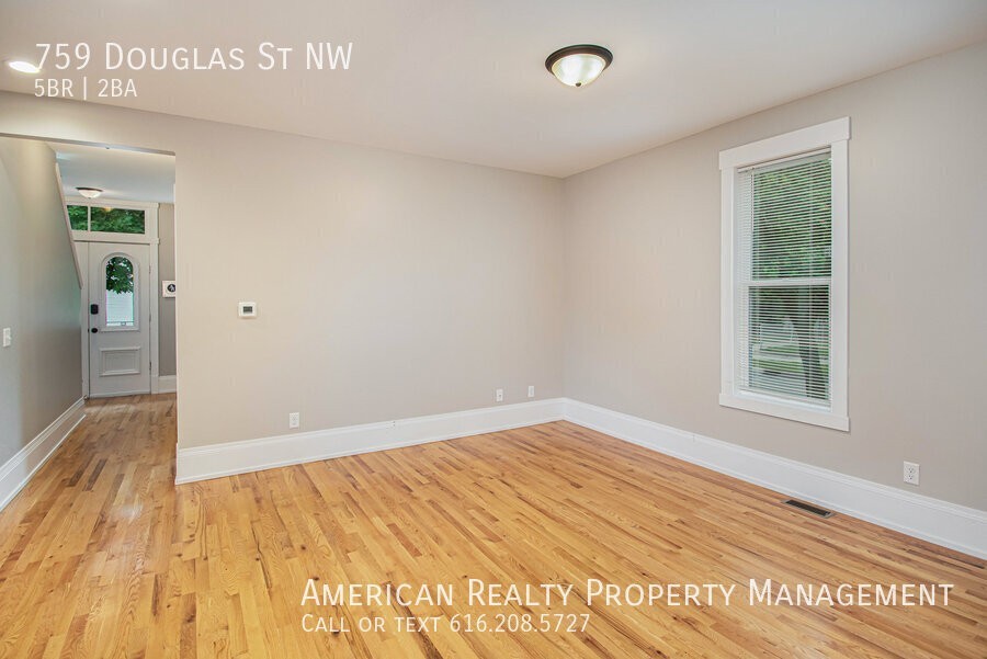 759 Douglas St Nw - Photo 6 of 18