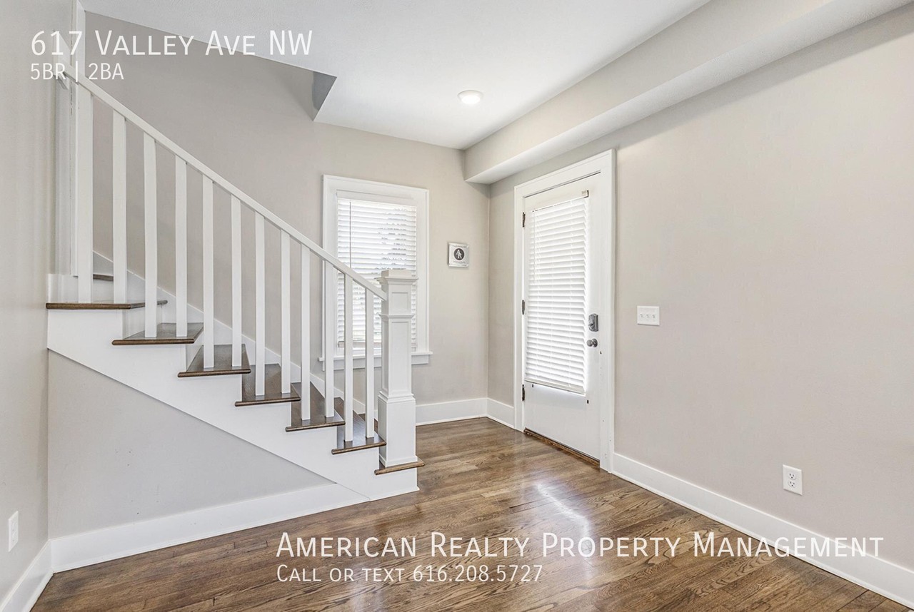 617 Valley Ave Nw - Photo 2 of 21