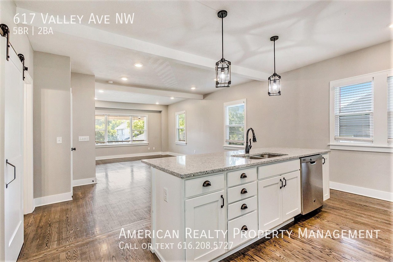 617 Valley Ave Nw - Photo 5 of 21