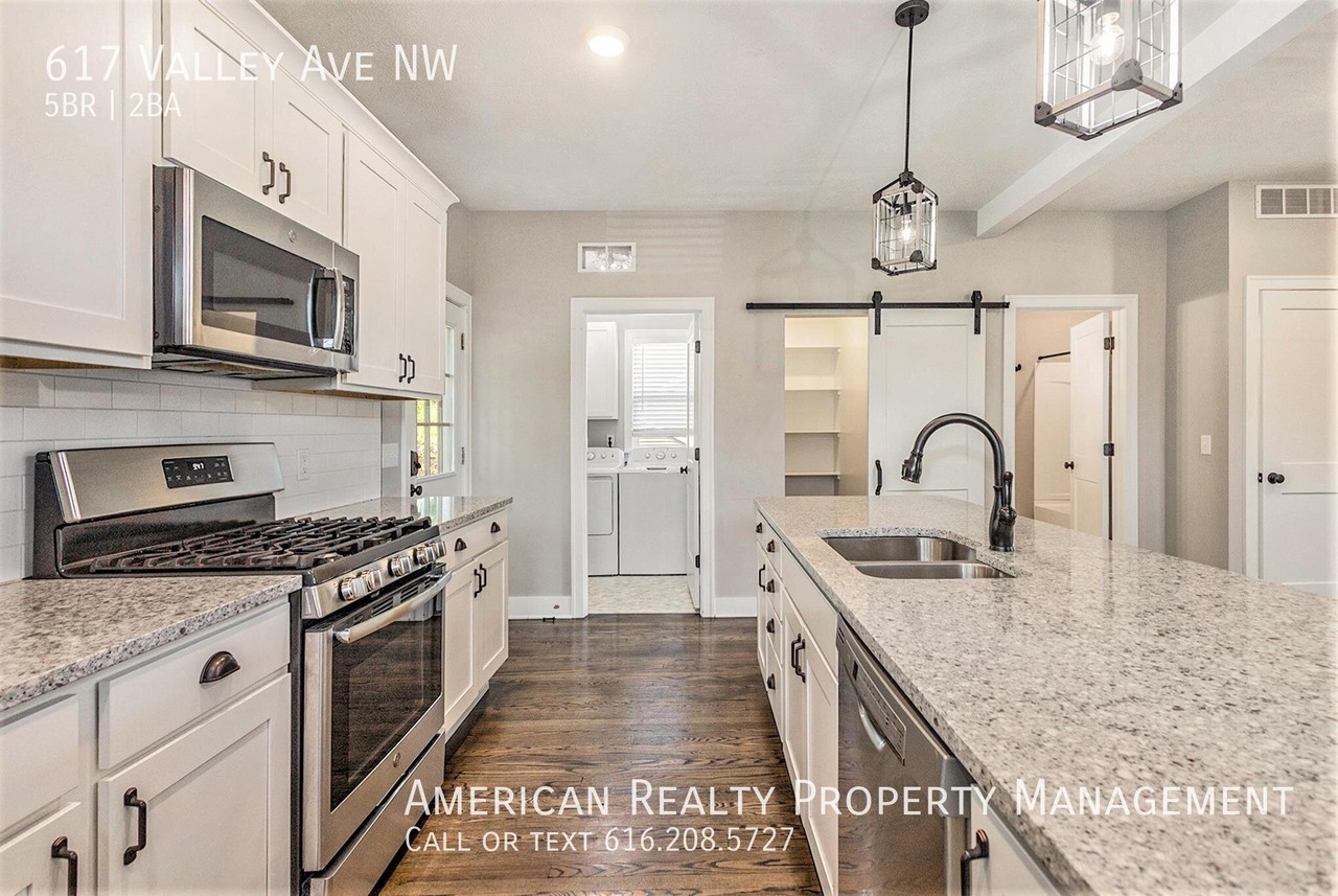 617 Valley Ave Nw - Photo 6 of 21