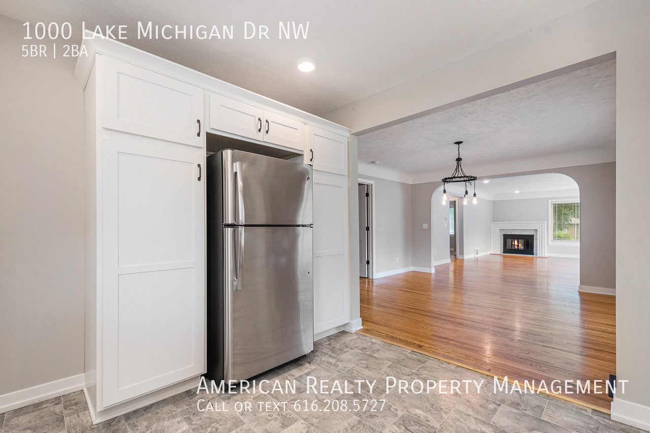 1000 Lake Michigan Dr Nw - Photo 5 of 21