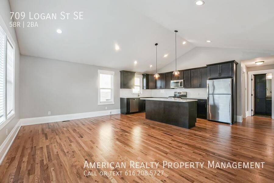 709 Logan St Se - Photo 2 of 16