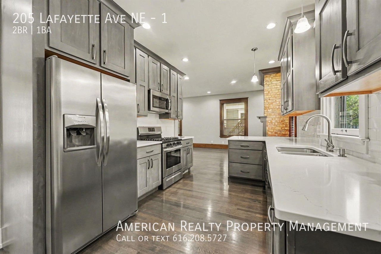 205 Lafayette Ave Ne #1 - Photo 4 of 15