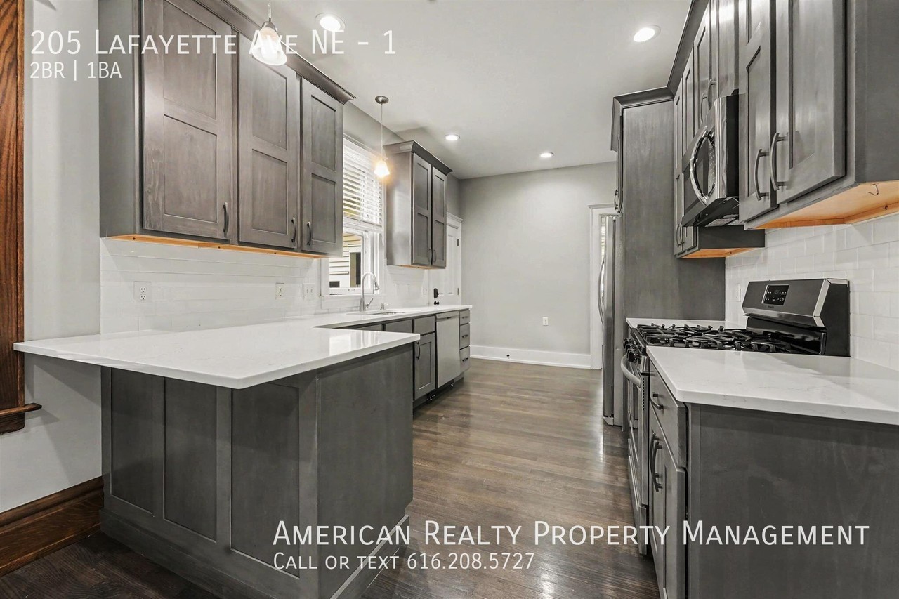 205 Lafayette Ave Ne #1 - Photo 5 of 15