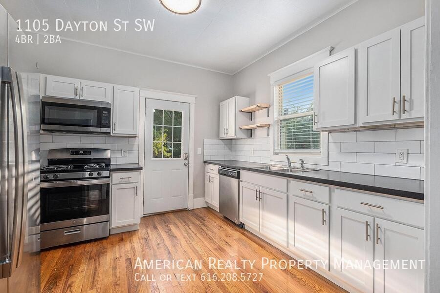 1105 Dayton St Sw - Photo 4 of 19