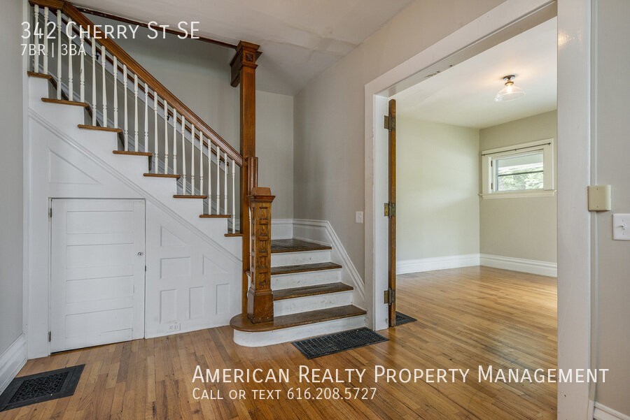 342 Cherry St Se - Photo 2 of 22