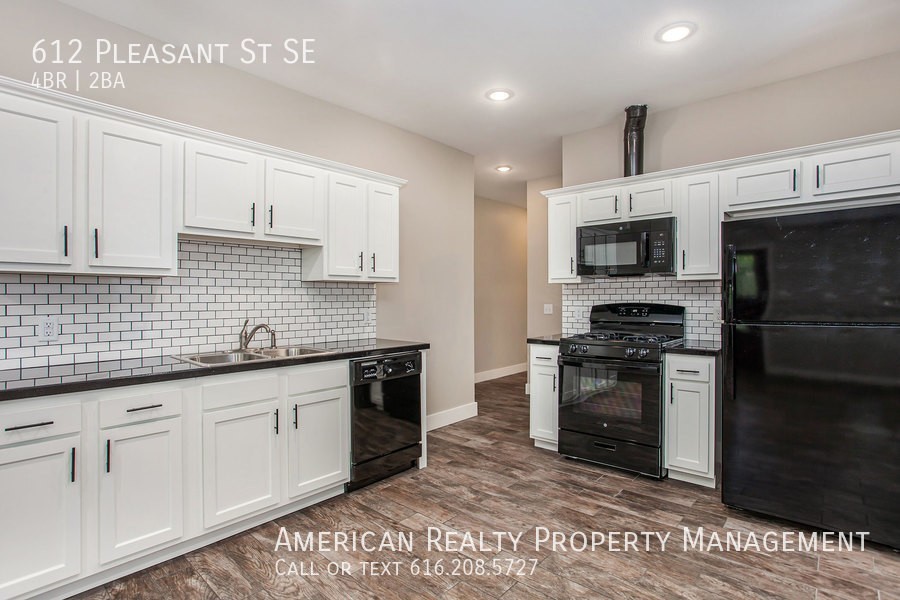 612 Pleasant St Se - Photo 4 of 19