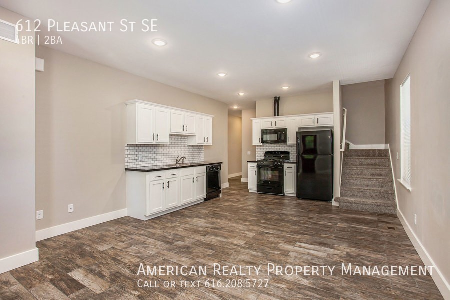 612 Pleasant St Se - Photo 5 of 19