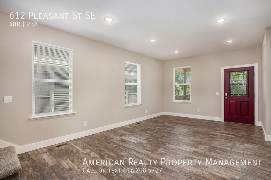 612 Pleasant St Se - Photo 6 of 19