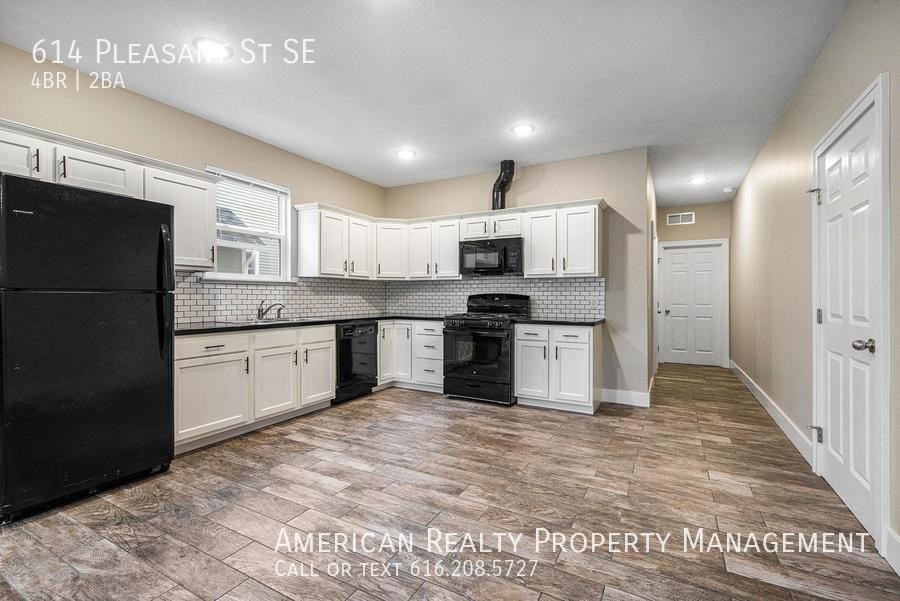 614 Pleasant St Se - Photo 2 of 19