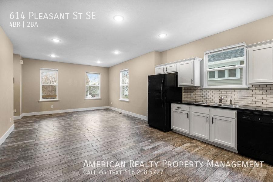 614 Pleasant St Se - Photo 4 of 19