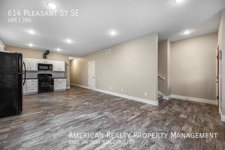 614 Pleasant St Se - Photo 6 of 19