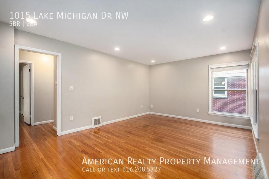 1015 Lake Michigan Dr Nw - Photo 2 of 19