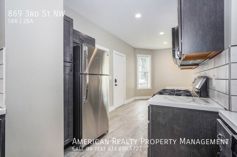 869 3rd St Nw - Photo 5 of 20