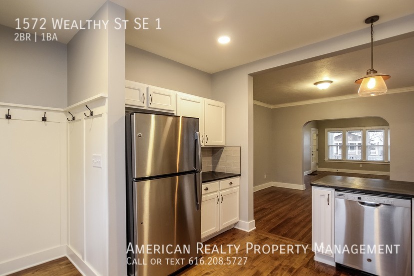 1572 Wealthy St Se - Photo 4 of 13