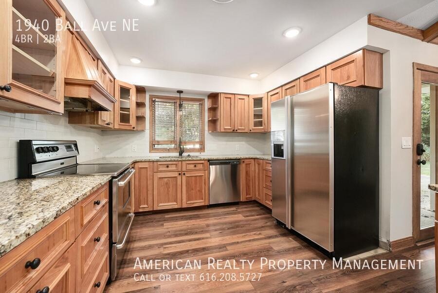 1940 Ball Ave Ne - Photo 6 of 16
