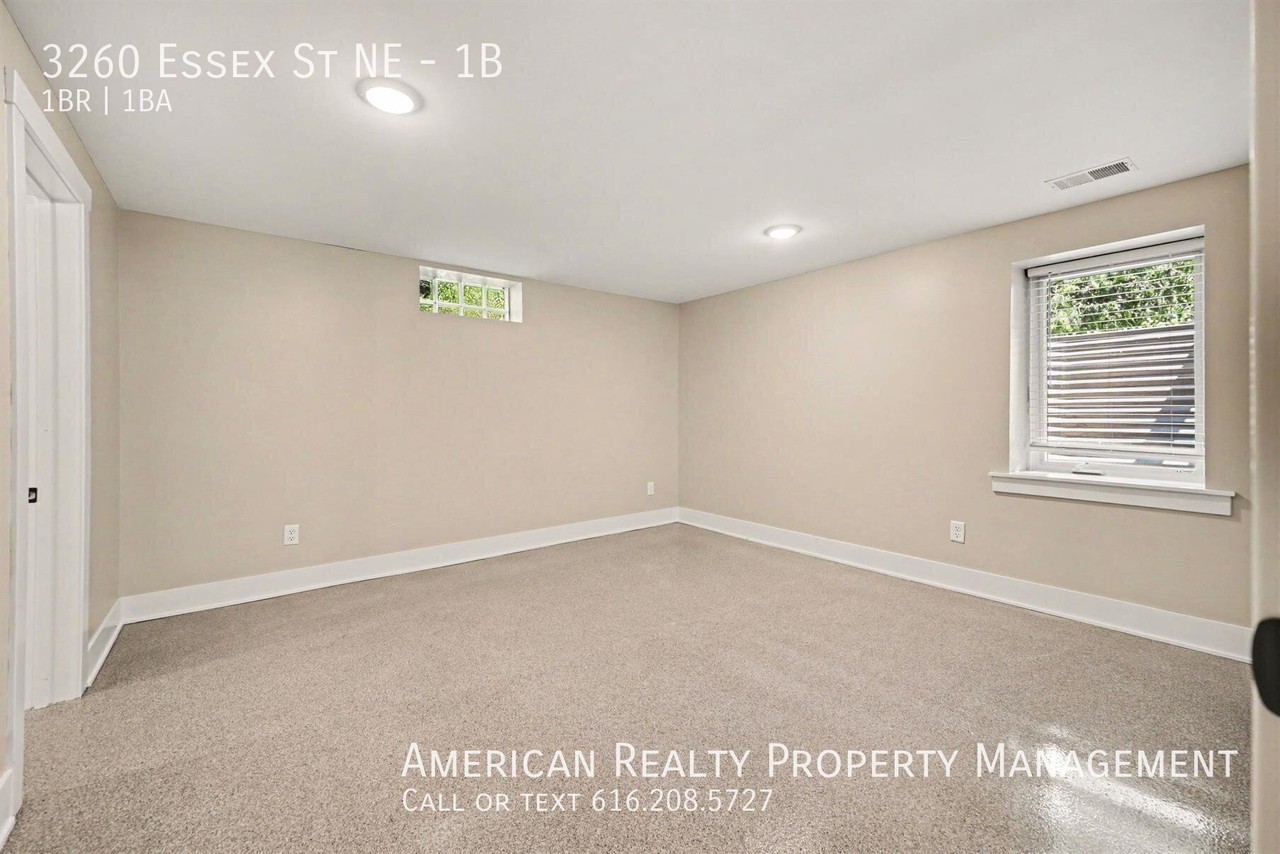 3260 Essex St Ne #1B - Photo 5 of 9