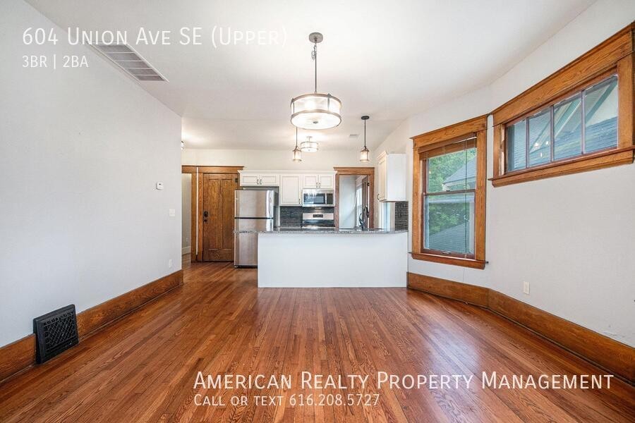604 Union Ave Se - Photo 5 of 18